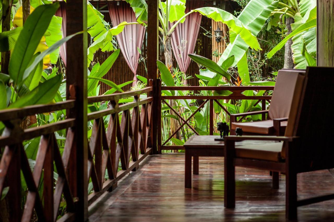 Authentic Khmer Village Resort Siem Reap Bagian luar foto