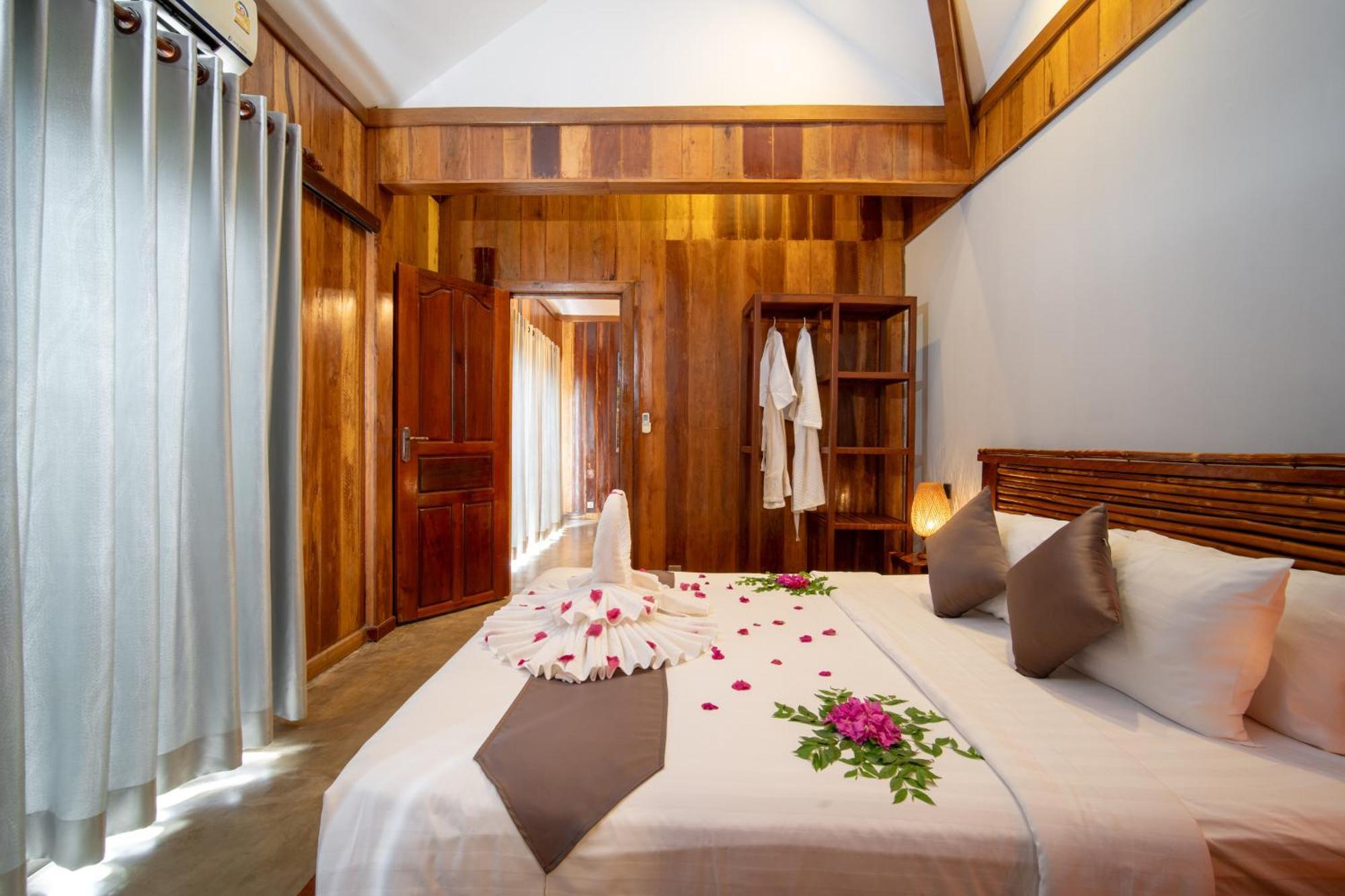 Authentic Khmer Village Resort Siem Reap Bagian luar foto
