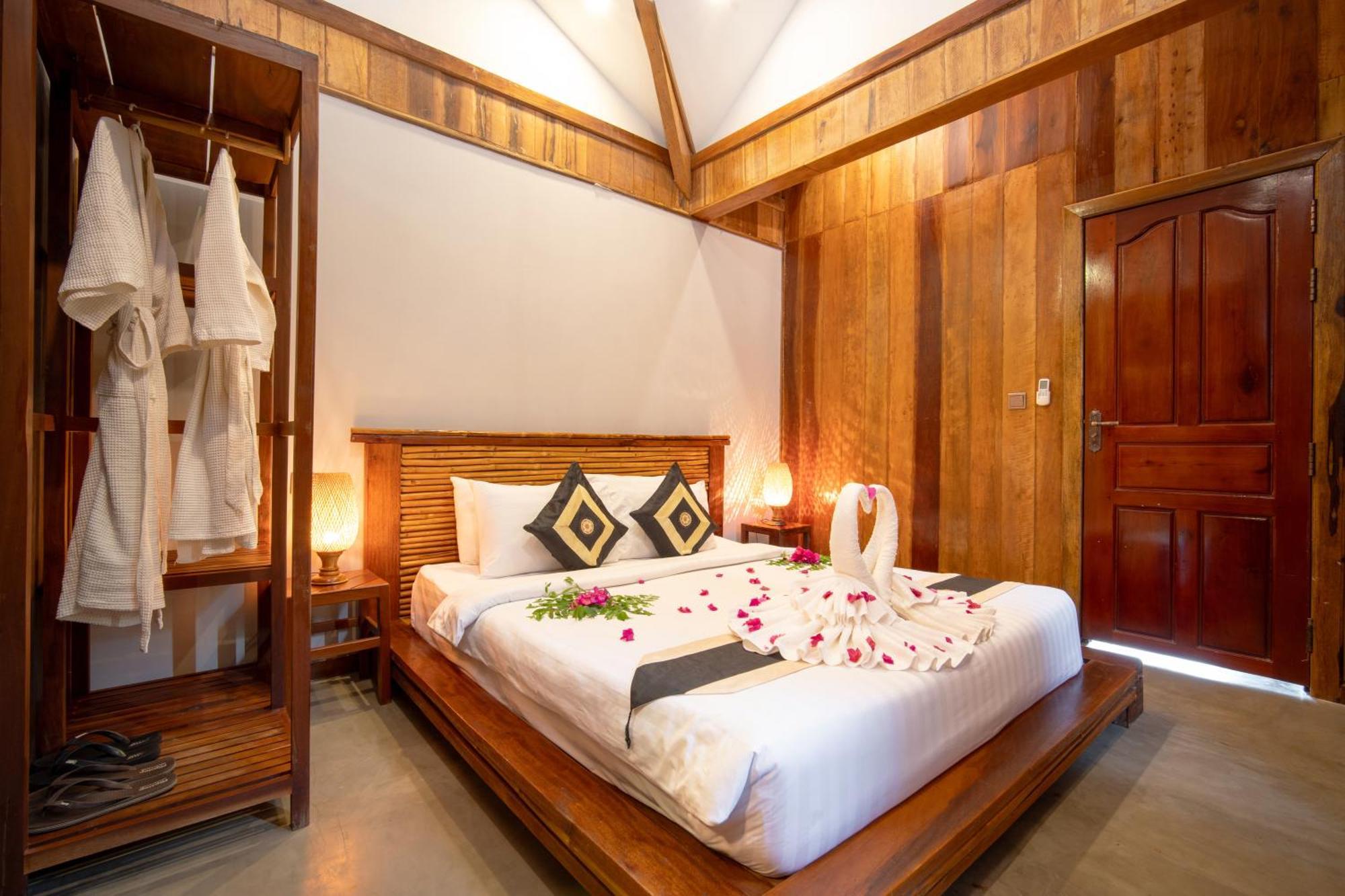 Authentic Khmer Village Resort Siem Reap Bagian luar foto