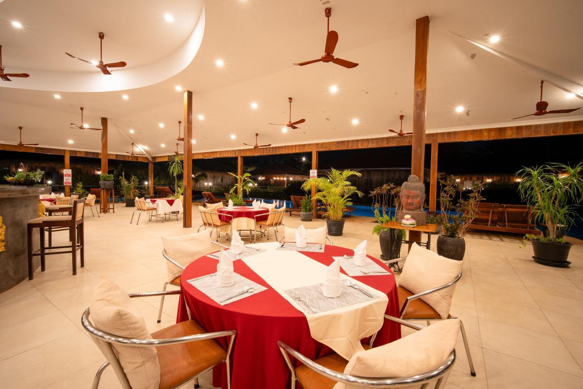 Authentic Khmer Village Resort Siem Reap Bagian luar foto