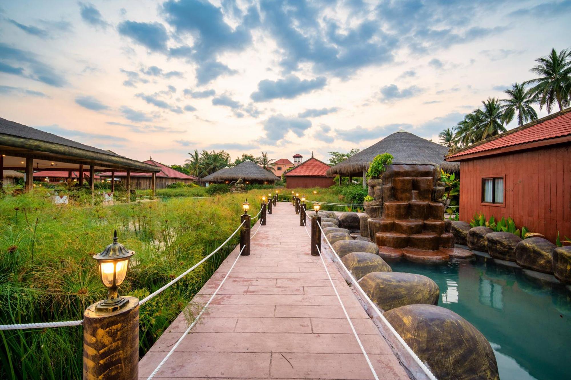 Authentic Khmer Village Resort Siem Reap Bagian luar foto