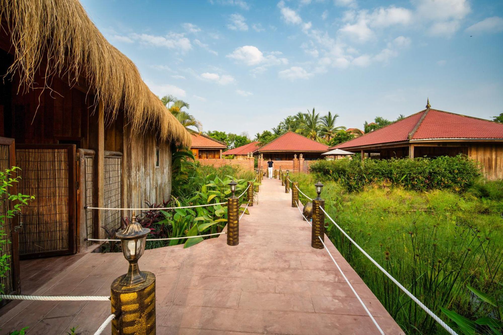 Authentic Khmer Village Resort Siem Reap Bagian luar foto